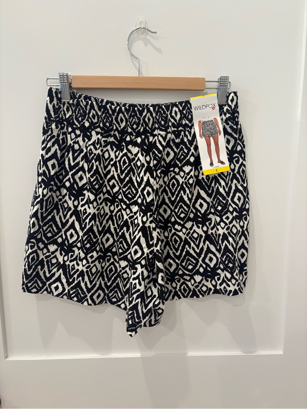 NWT women’s Wildfox Black & White Geometric Print Women’s Shorts sz S